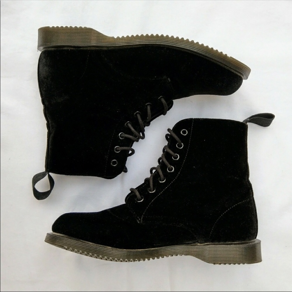 Dr Martens Evan Black Ze You Velvet Boot
